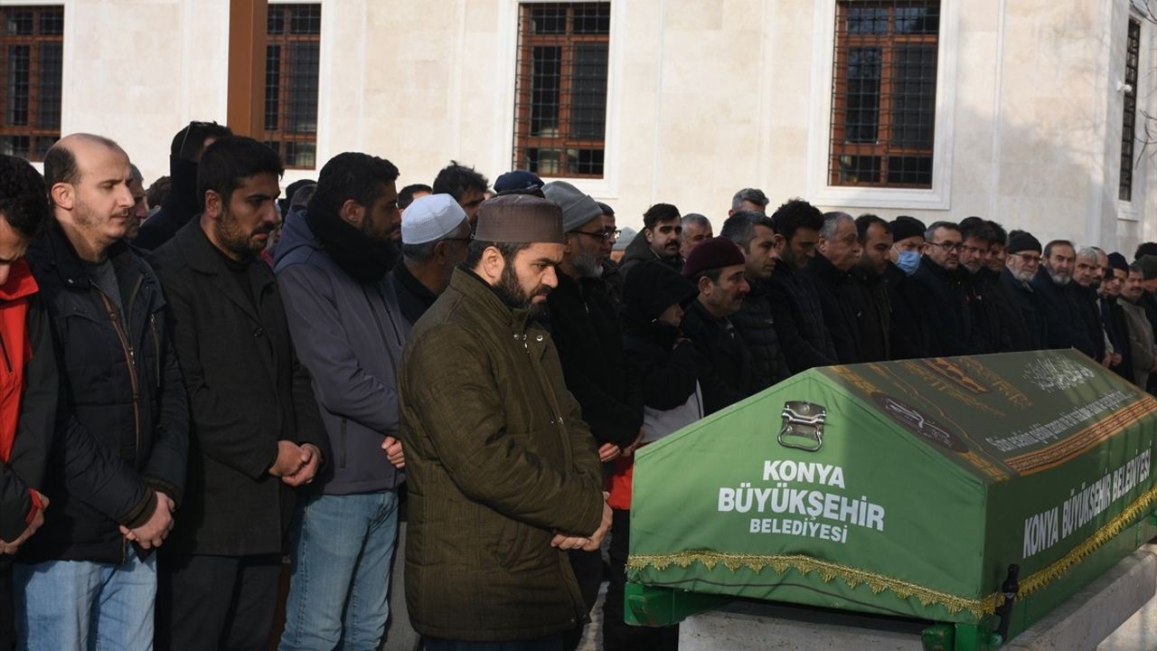 Erzurum'da Bulunan Öğretmenin Cenazesi Konya'da Defnedildi