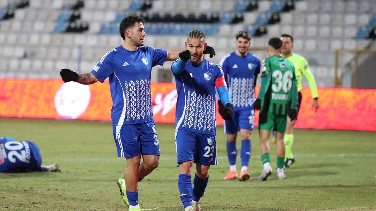 Erzurumspor FK Ziraat Türkiye Kupası'nda Sakaryaspor'u Geçti