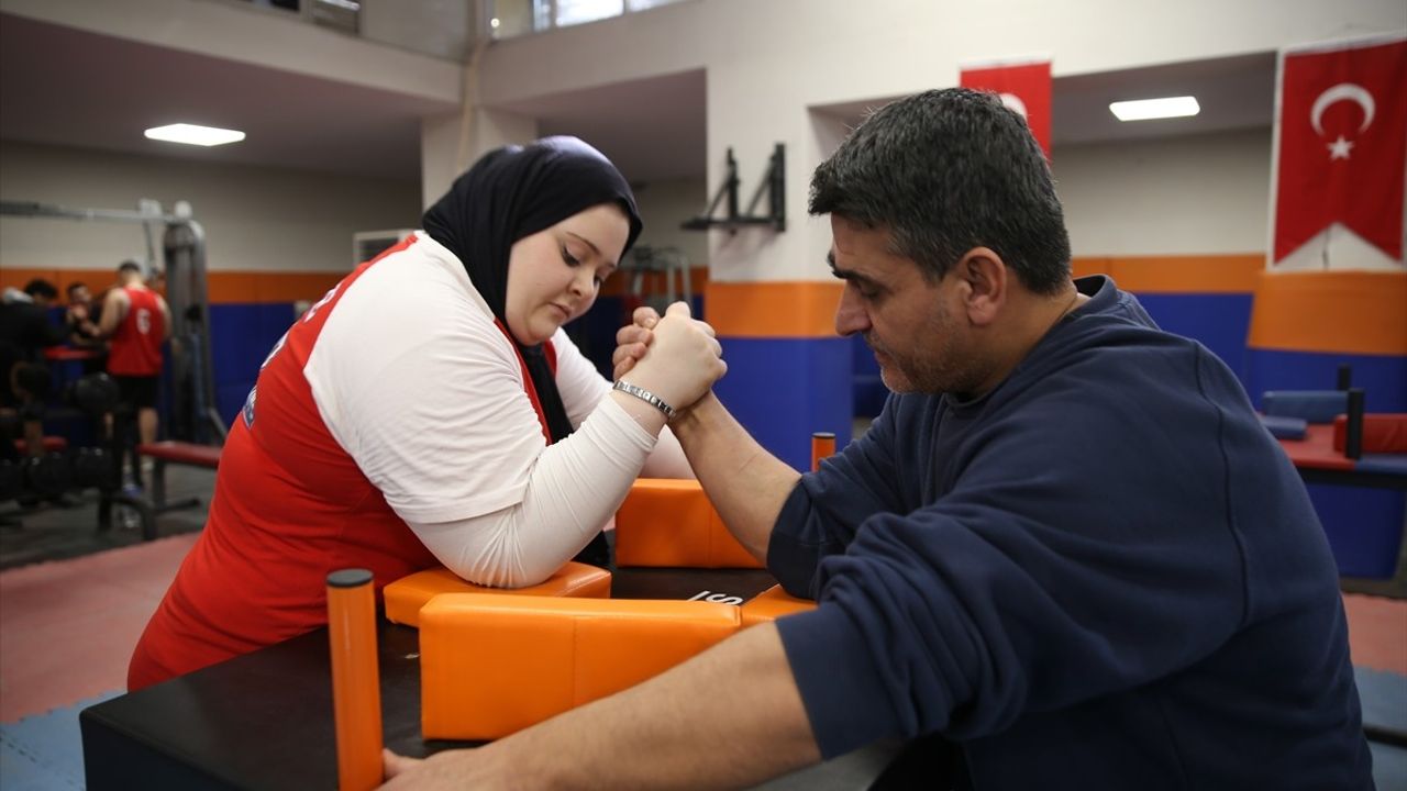 Fehime Bülbül: Bilek Güreşinde Avrupa Şampiyonu ve Dünya İkincisi