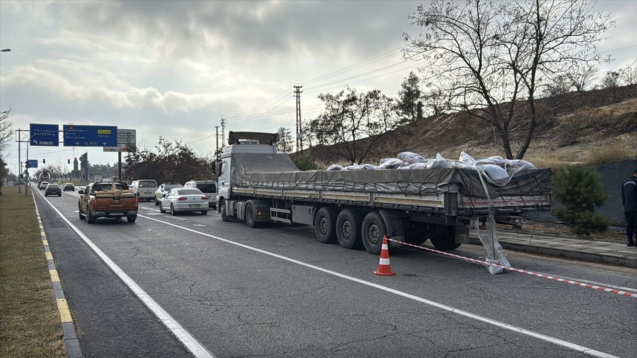 Gaziantep'te Trafik Kazası: Kamyonet Sürücüsü Hayatını Kaybetti