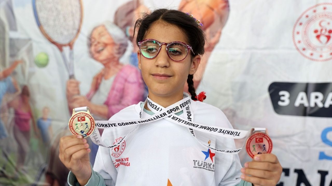 Görme Engelli Genç Atletizmde Şampiyonluğa Koşuyor