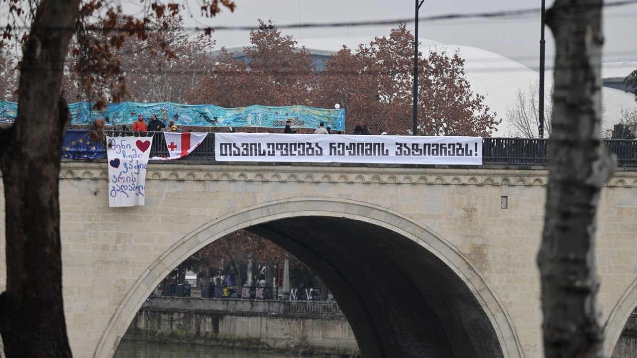 Gürcistan'da AB Yanlısı Protestolar Çığ Gibi Büyüyor