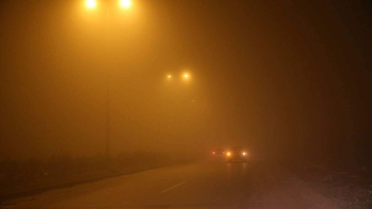 Hatay'da Gece Saatlerinde Yoğun Sis Etkisi