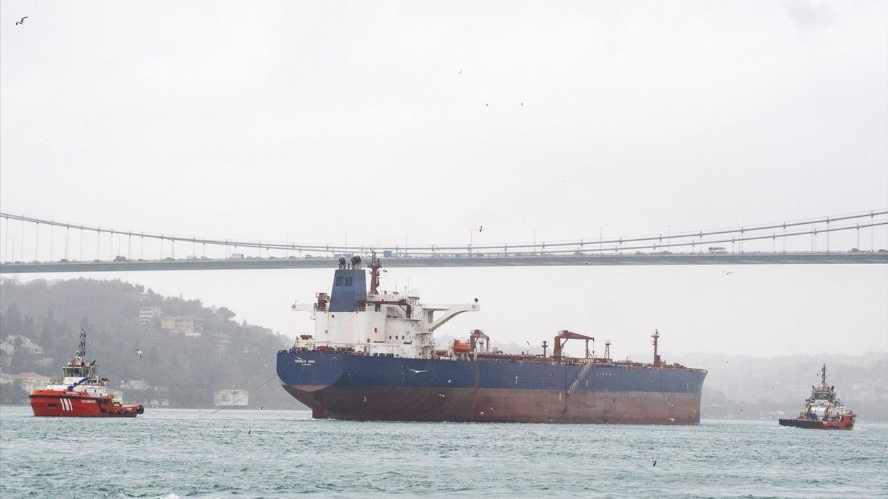 İstanbul Boğazı'nda Gemi Trafiği Kapatıldı