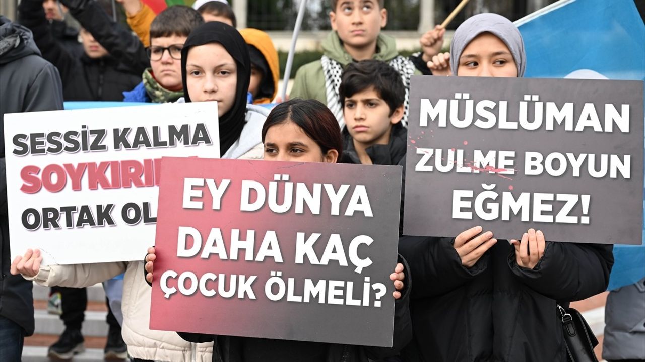 İstanbul'da Çocuklar Filistin İçin Eylem Düzenledi