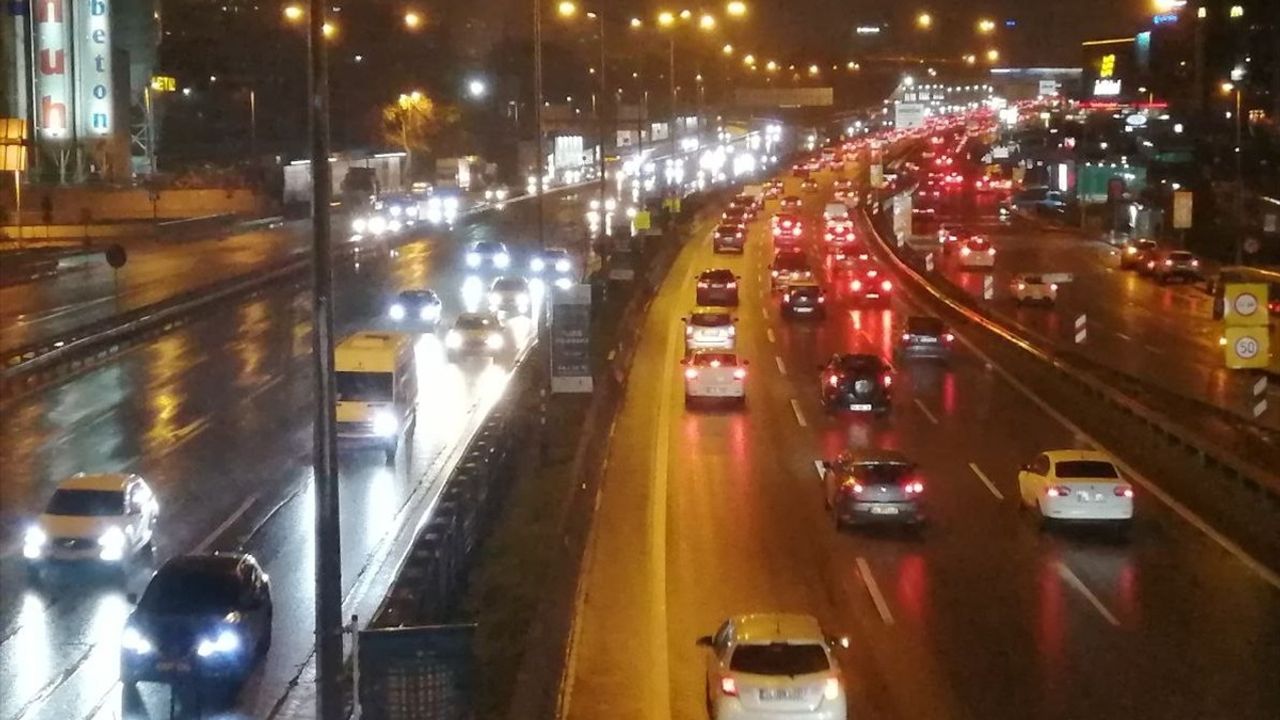 İstanbul'da Yoğun Yağış ve Trafik Sorunları