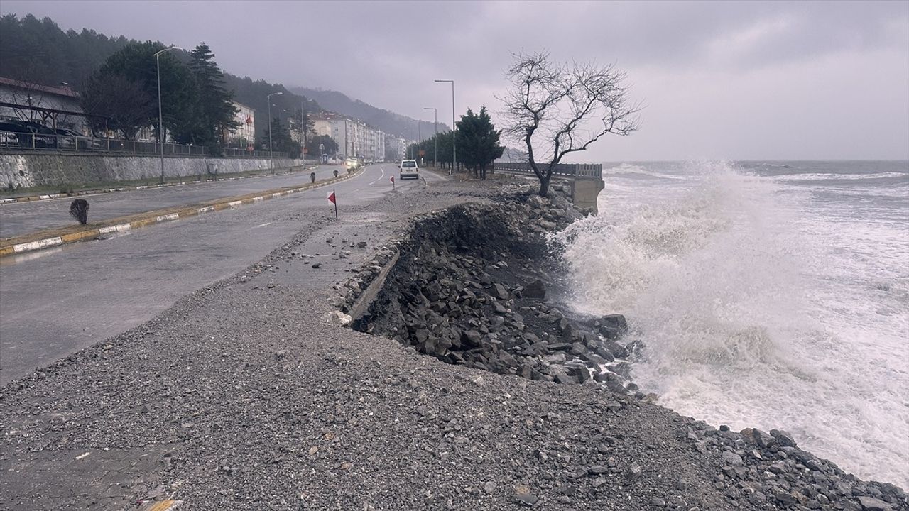 Kastamonu İnebolu'da Fırtına Dalgaları Sorun Yarattı