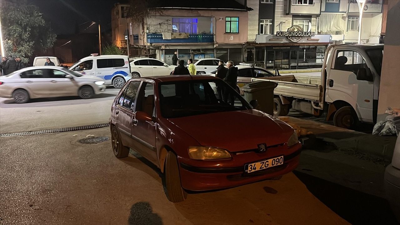 Kocaeli'de Drift Yapan Alkollü Sürücü, Polis Aracına Çarparak Yakalandı