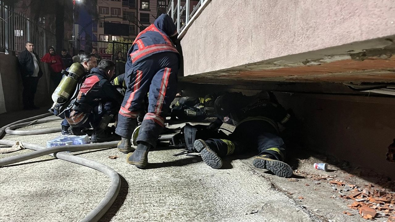 Manisa'da Gelinlik Mağazasında Yangın Alarmı