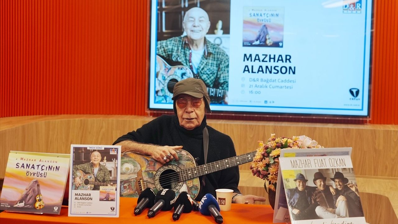 Mazhar Alanson'un 'Sanatçının Öyküsü' Kitabı İmzalandı