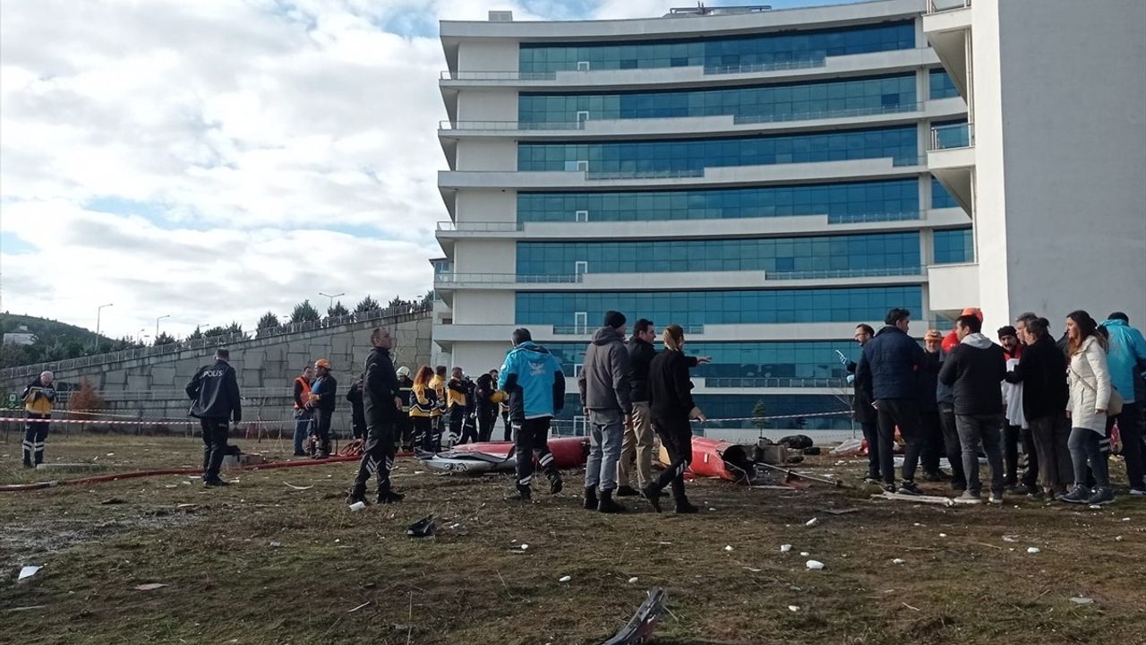 Muğla'da Helikopter Kazası: Hastaneye Çarptı, Boş Alana Düştü