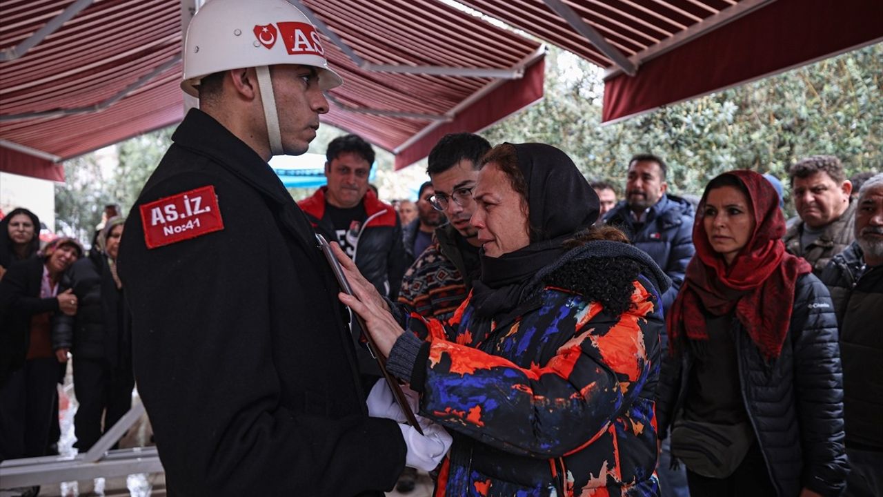 Muğla'daki Helikopter Kazasında Hayatını Kaybeden Pilotun Cenazesi Defnedildi