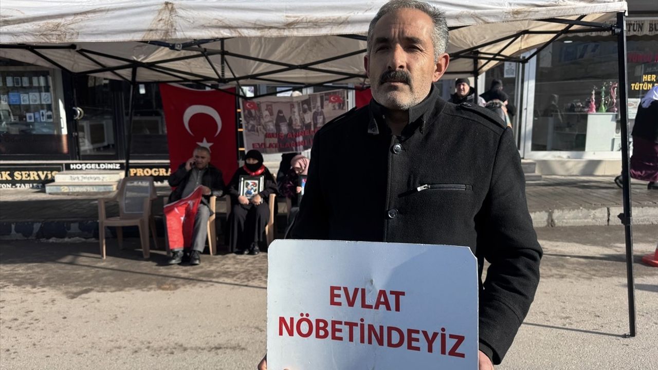 Muş'ta Aileler 'Evlat Nöbeti'ni Sürdürüyor