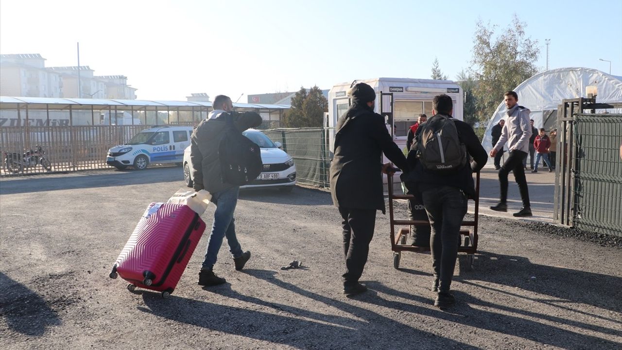 Suriyelilerin Kilis'ten Ülkelerine Dönüşü Devam Ediyor