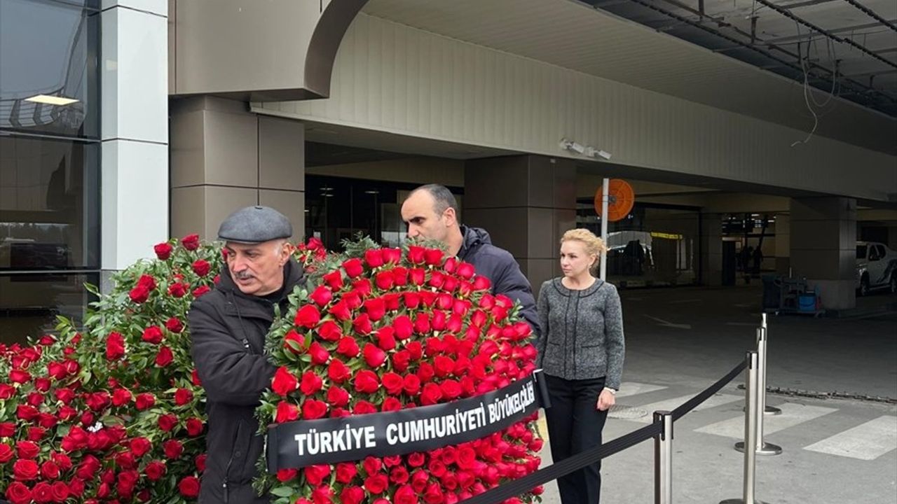 Türkiye'nin Bakü Büyükelçiliği Kazakistan'da Düşen Uçak İçin Anma Töreni Düzenledi