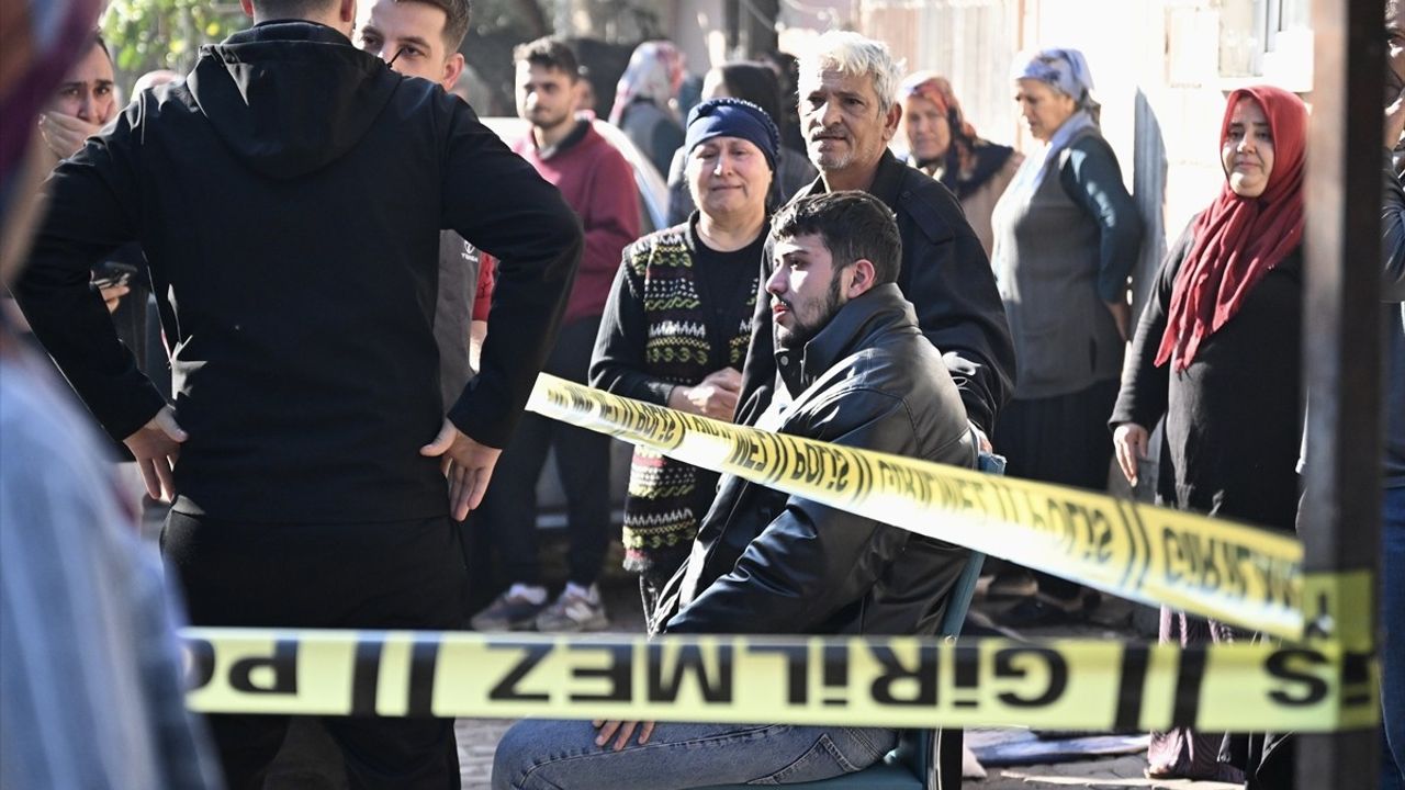 Adana'da Aile Tragedi: Üç Kişi Bıçaklanarak Öldürüldü