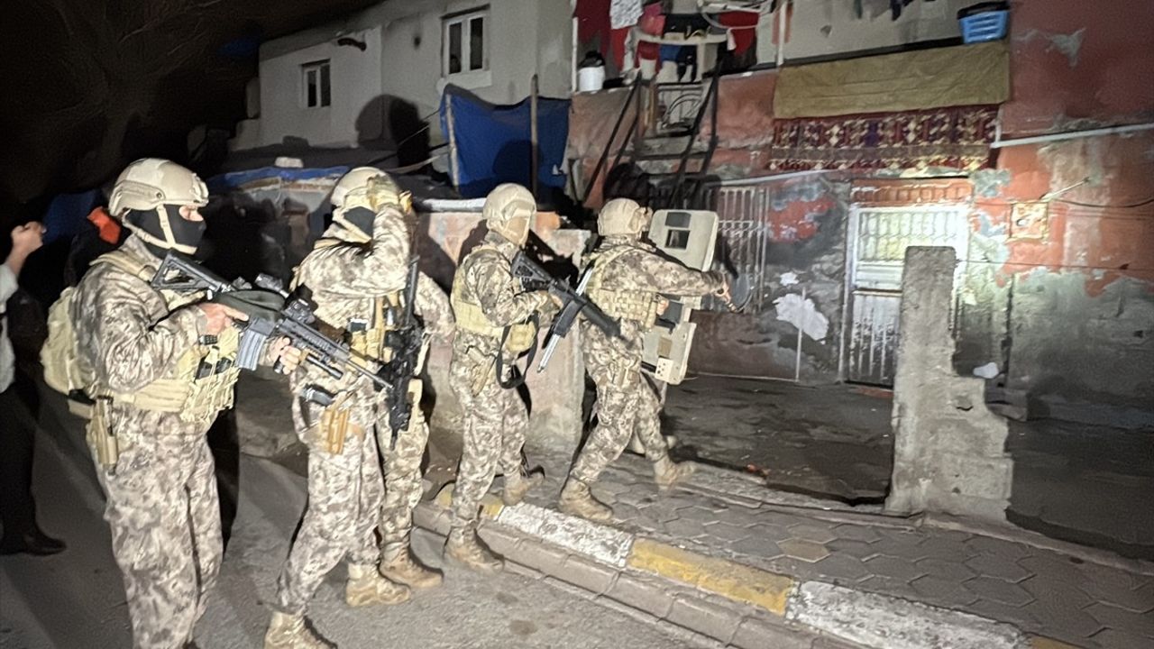 Adana'da Uyuşturucu Operasyonu: 9 Zanlı Tutuklandı