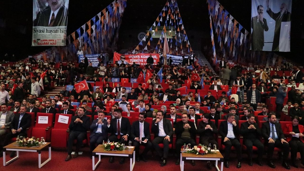 AK Parti Adana'da Gençlik Kolları Kongresi: Yeni Hedefler Belirleniyor