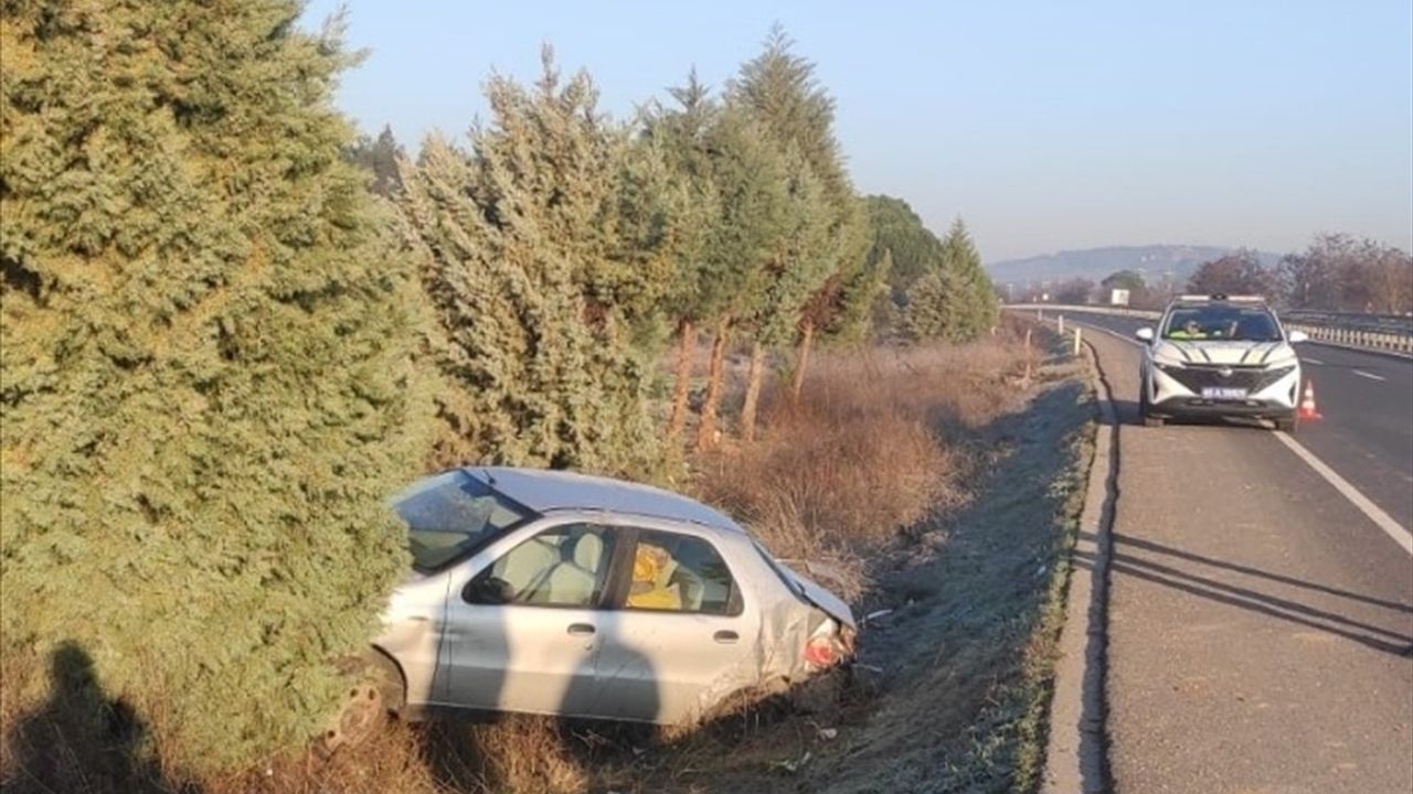 Akhisar'da Trafik Kazası: Baba Hayatını Kaybetti, Oğul Yaralı