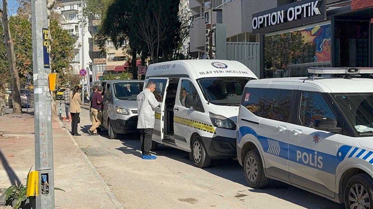 Antalya'da Genç Bir Kadın Evinin İçinde Ölü Bulundu