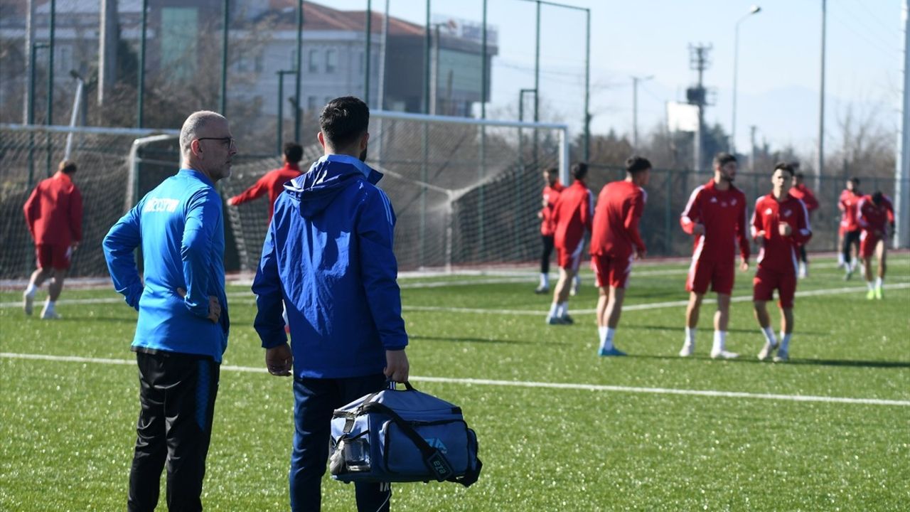 Baba ve Oğul Düzce Cam Düzcespor'da Birlikte Görev Yapıyor