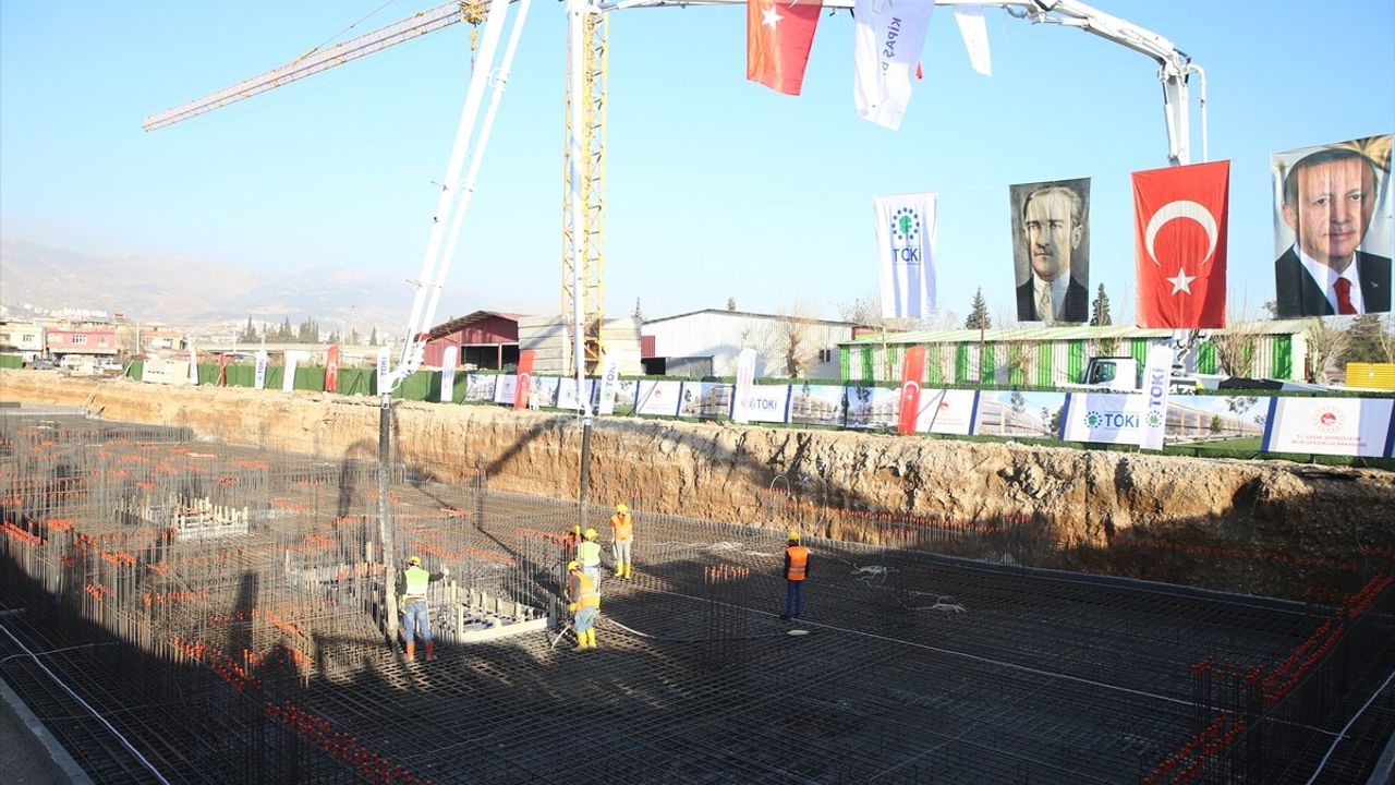 Bakan Kurum: Kahramanmaraş'ta Depremzedeler İçin Yeniden İnşa Süreci Devam Ediyor