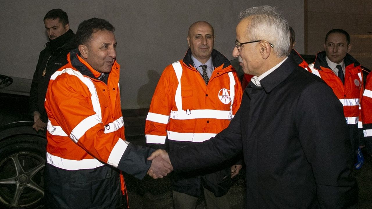 Bakan Uraloğlu Bolu Dağı Tüneli'nde Hızlı Tren Projelerini Tanıttı