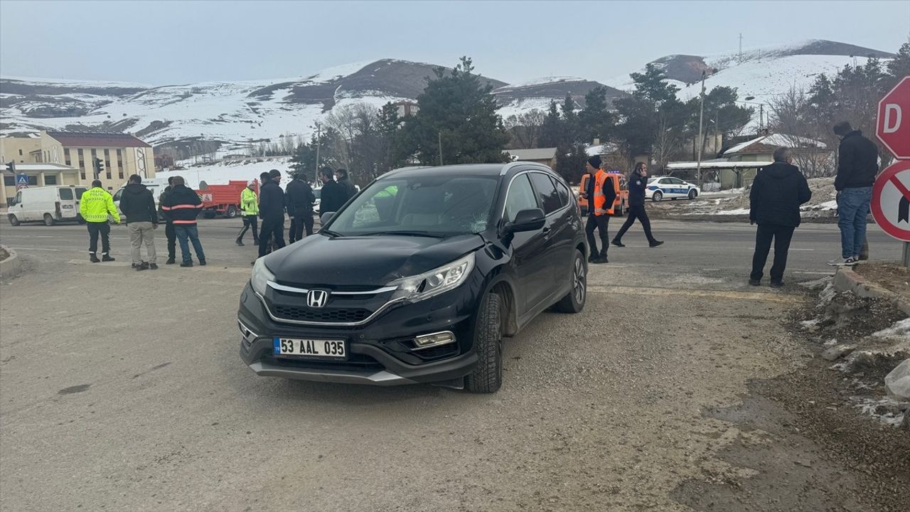 Bayburt'ta Cipin Çarptığı Sürücü Yaralandı