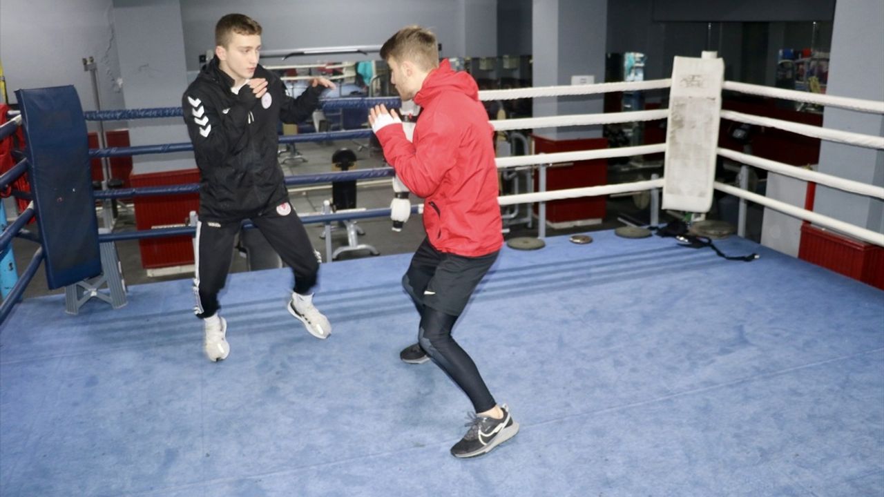 Boks Hayali Gerçeğe Dönüşüyor: Çınar Ailesinin Başarı Hikayesi