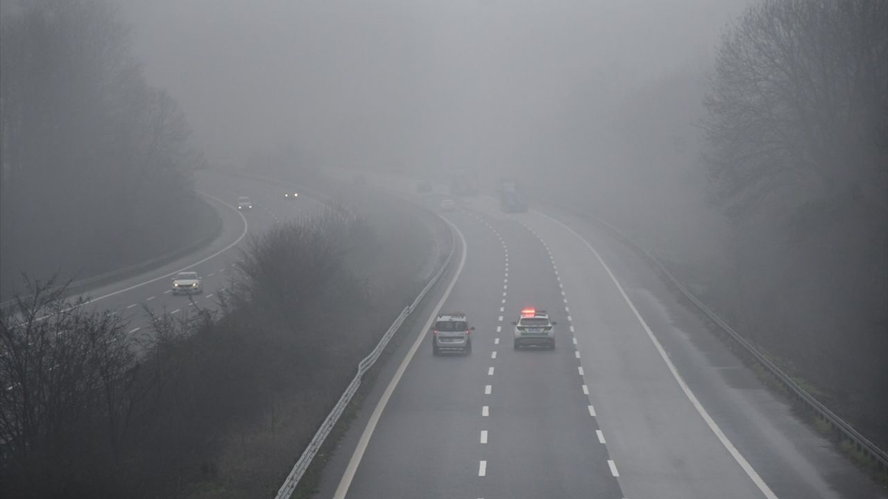 Bolu Dağı ve Düzce'de Sis Etkisini Gösterdi