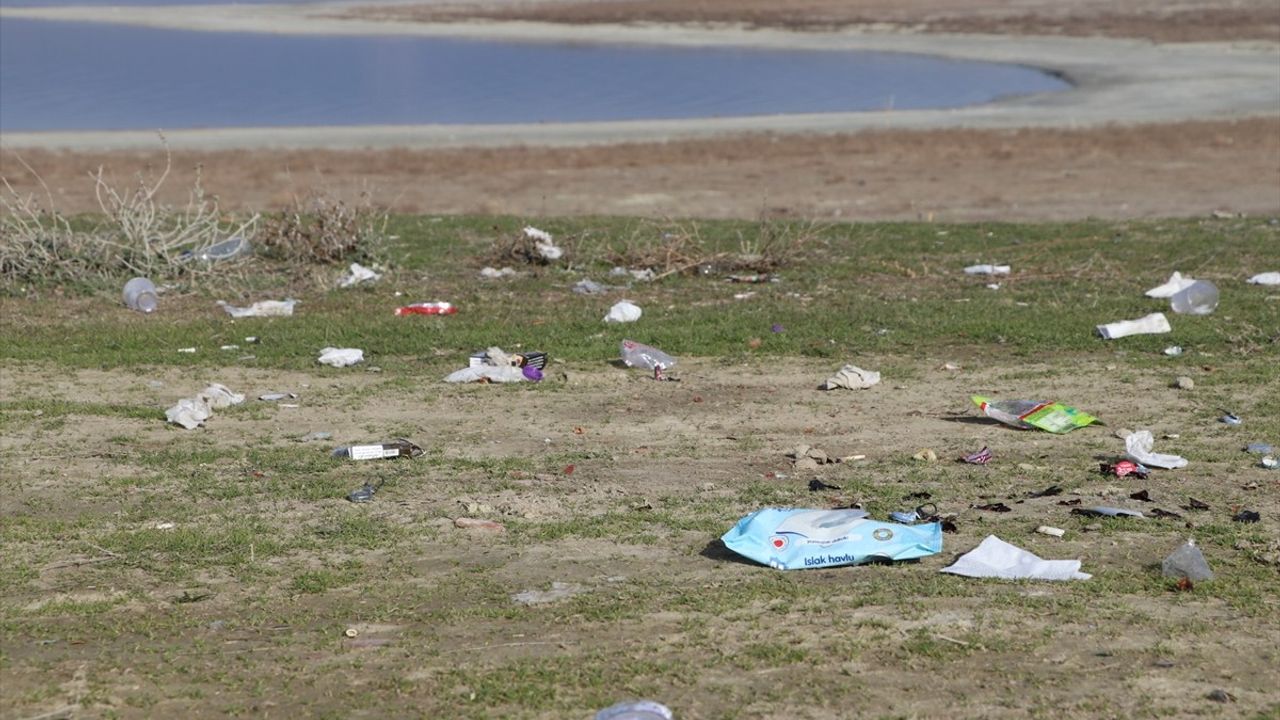 Burdur Gölü'nde Su Kayıpları ve Atık Kirliliği Endişeleri