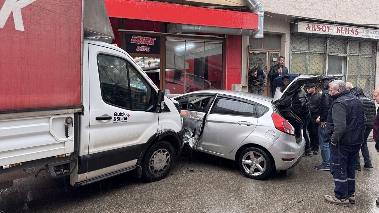 Bursa'da Kovalamaca Sonrası Ehliyetsiz Sürücü Yakalandı