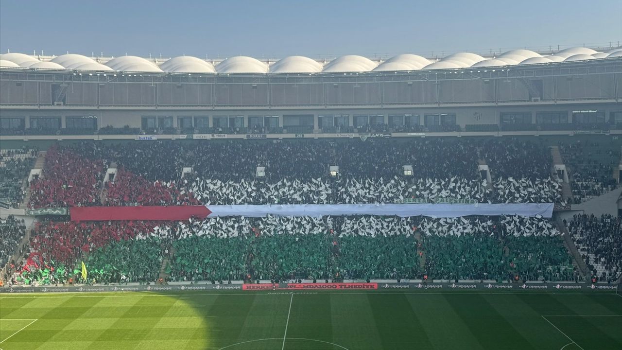 Bursaspor Taraftarları Filistin İçin Koreografi Düzenledi