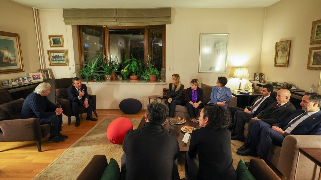 CHP Genel Başkanı Özel'den Yangında Kaybeden Aileye Taziye Ziyareti