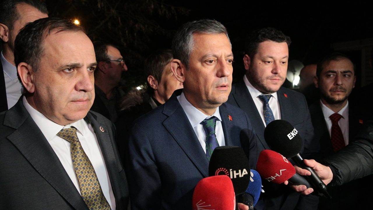 CHP Lideri Özgür Özel, Kartalkaya Yangınında Kayıplarını Yaşayan Aileleri Ziyaret Etti