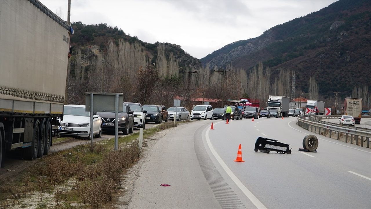 Çorum'da Zincirleme Trafik Kazası: 2 Ölü, 5 Yaralı