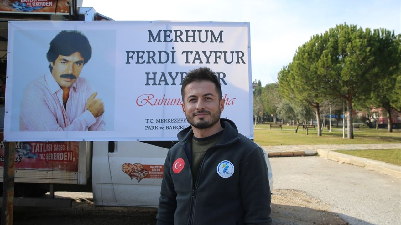 Denizli'de Ferdi Tayfur İçin Lokma Dağıtıldı