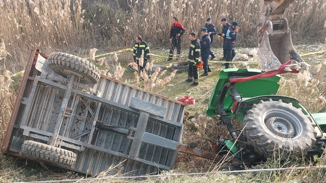 Denizli'de Traktör Devrildi: 62 Yaşındaki Sürücü Hayatını Kaybetti