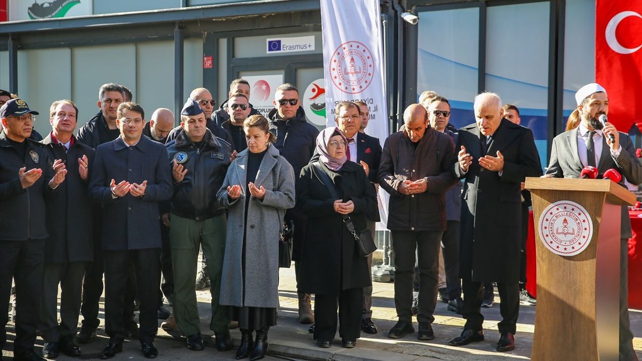 Diyarbakır'da 17 Yıl Sonra Terör Saldırısı Mağdurları Anıldı