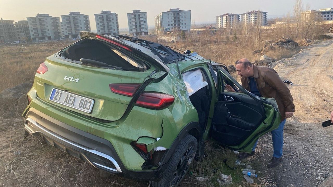 Diyarbakır'da Feci Kaza: 3 Yaralı