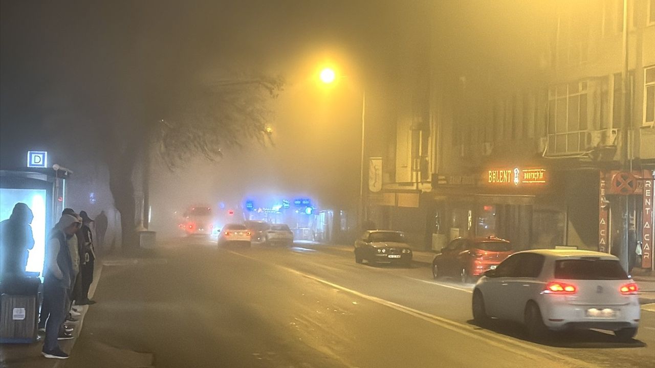 Edirne'de Görüş Mesafesini Azaltan Yoğun Sis