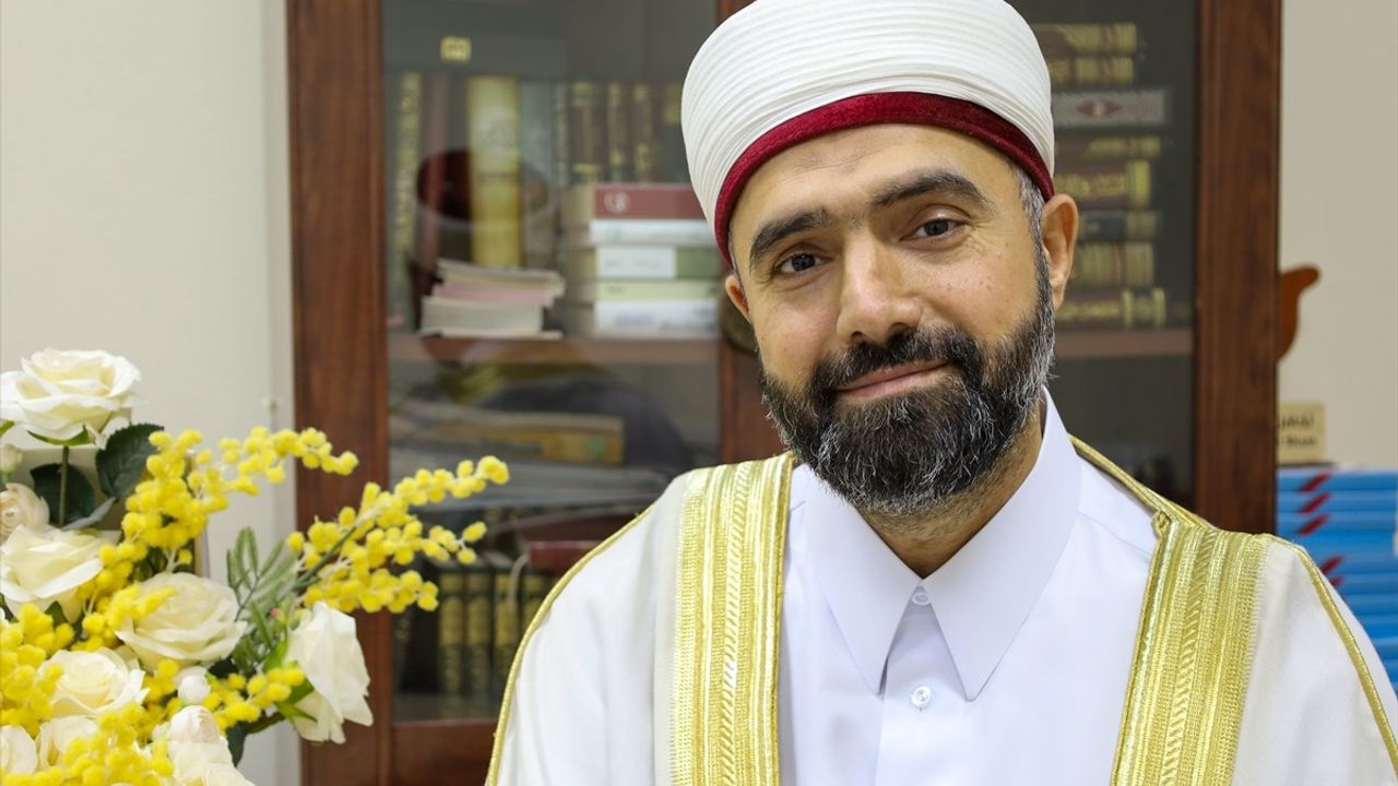 Emevi Camii'nin Eski İmamı Şeyh Mekki'nin Özgürlük Sevinci