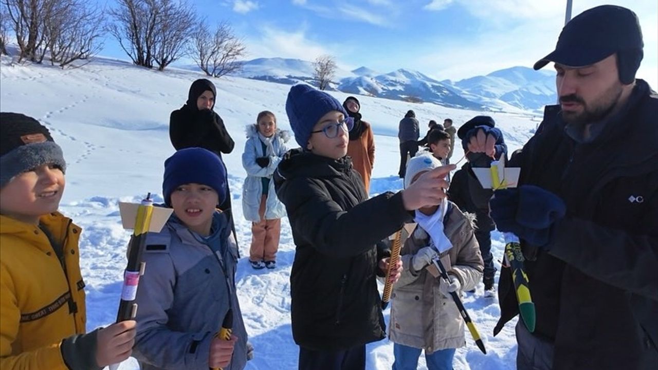 Erzurum'da Aileler Tarihi Aziziye Tabyası'nda Kayak ve Okçuluk Etkinliği Düzenledi