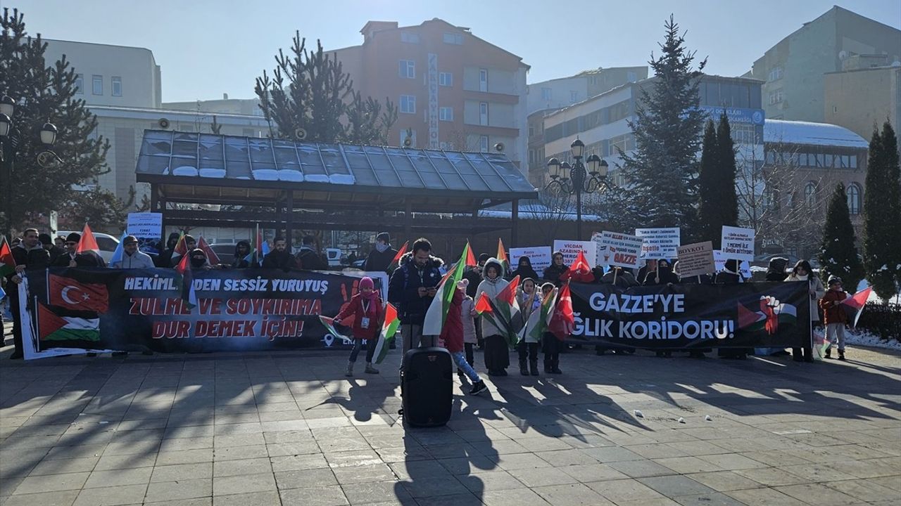 Erzurum'da Sağlık Çalışanları Gazze İçin Yürüyüş Düzenledi