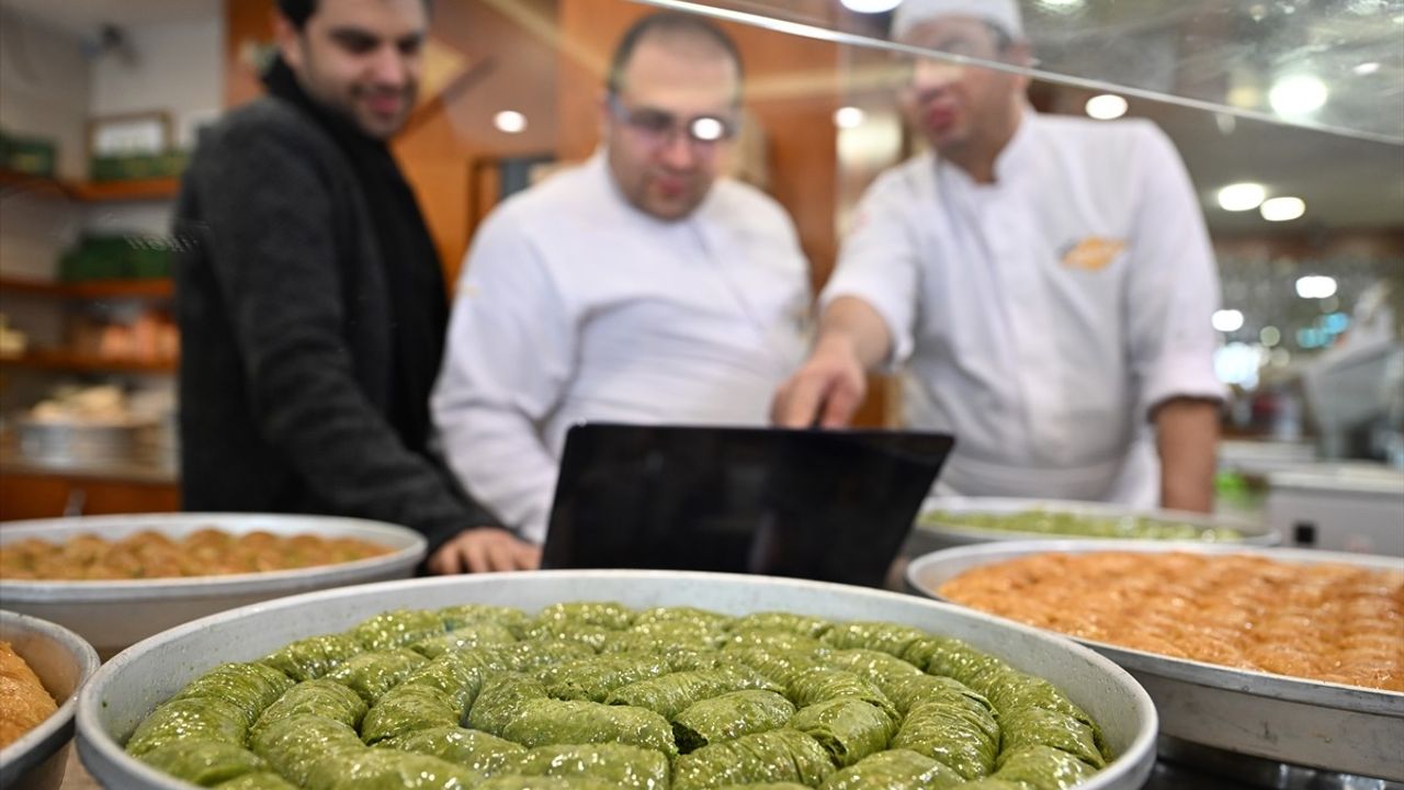 Gaziantep Baklavacıları Anadolu Ajansı'nın Oylamasına Katıldı