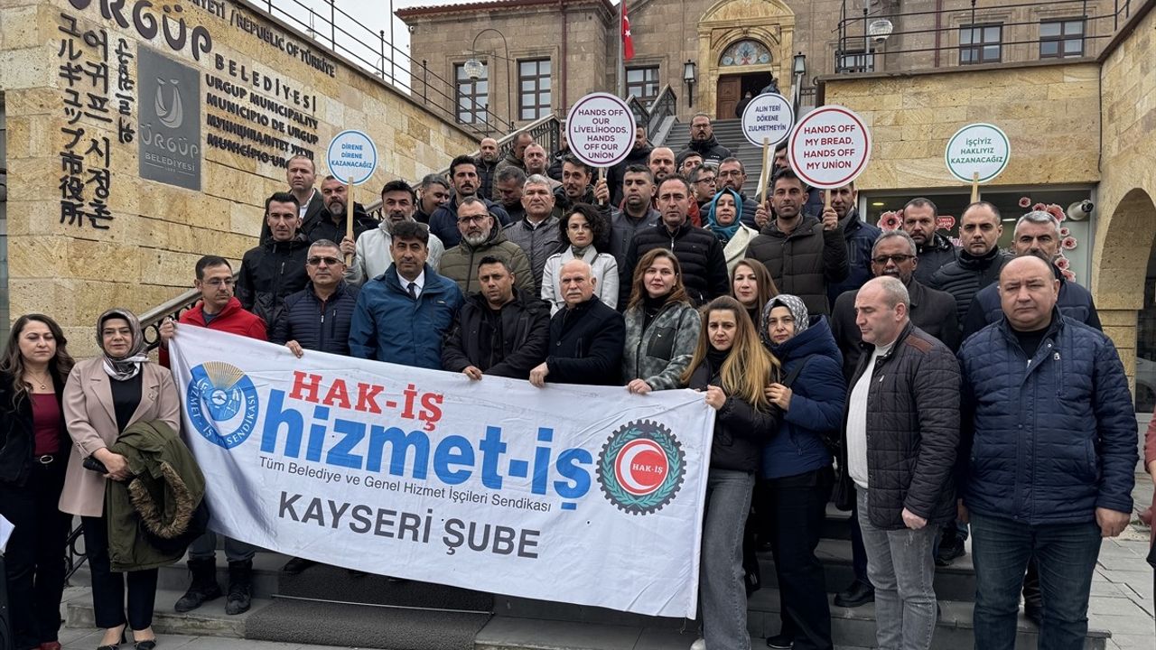 Hizmet-İş Sendikası Üyeleri Ürgüp Belediyesini Protesto Etti