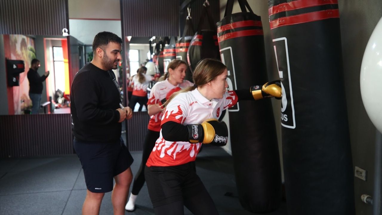 İkiz Kız Kardeşlerin Wushu Mücadelesi