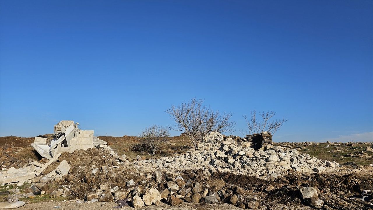 İsrail'in Kuneytra'daki Saldırıları ve Sivil Yerleşimlerin Tahribi