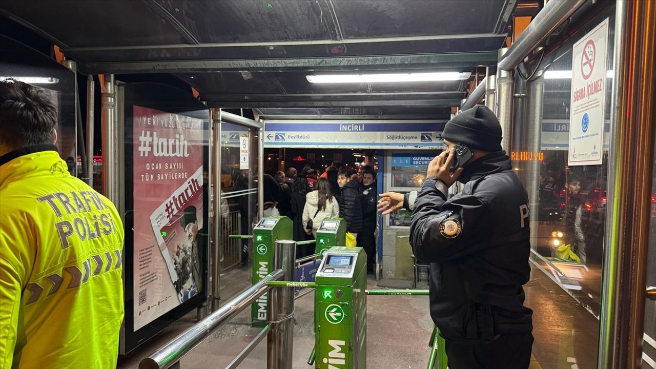 İstanbul'da Metrobüste Silahla Havaya Ateş Eden Şüpheli Gözaltına Alındı