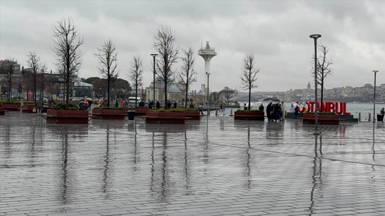 İstanbul'da Sağanak Yağış ve Soğuk Hava Etkili